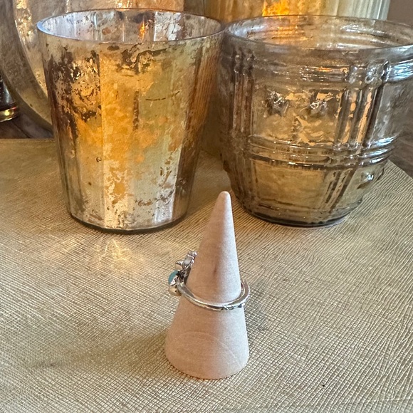 *FREE GIFT GIVEAWAY* NEW silvery faux turquoise ring
size 4.5
Mix & match - Picture 2 of 2